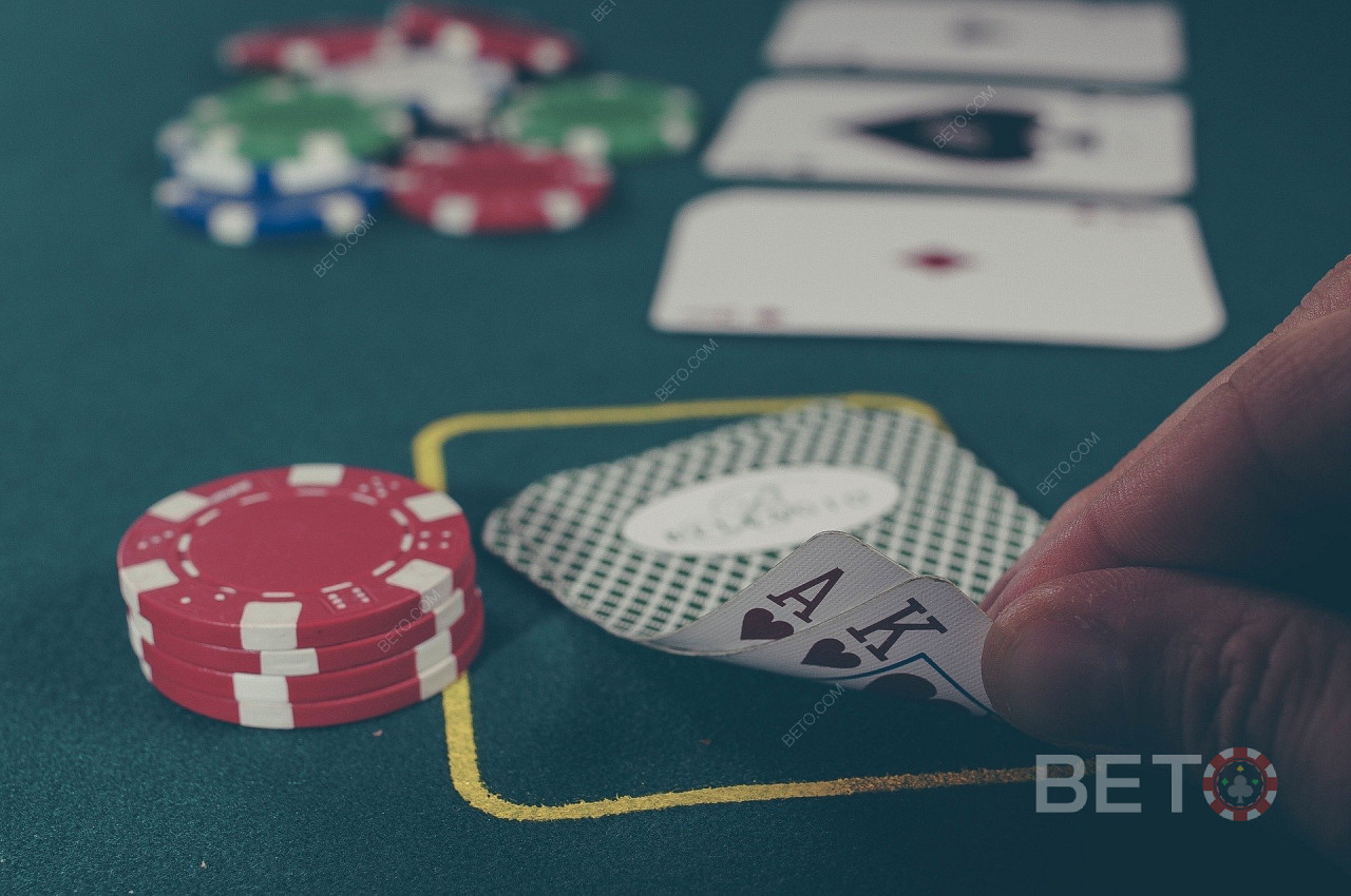 Beim Zählen der Karten und beim Spielen von Blackjack ist eine grundlegende Strategie erforderlich.