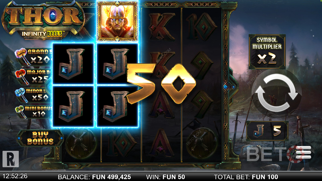 Erreichen Sie 5 oder mehr Symbole in einer Kombination, um einen Gewinn beim Online-Spielautomaten Thor Infinity Reels zu erzielen.
