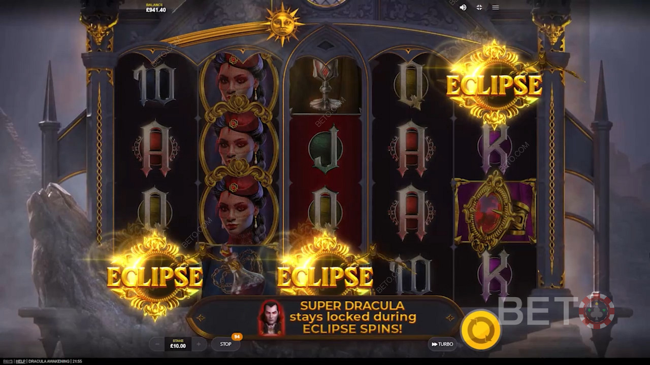 Erzielen Sie 3 Finsternis-Symbole oder Scatters, um 7 Freispiele im Dracula Awakening-Spielautomaten auszulösen.